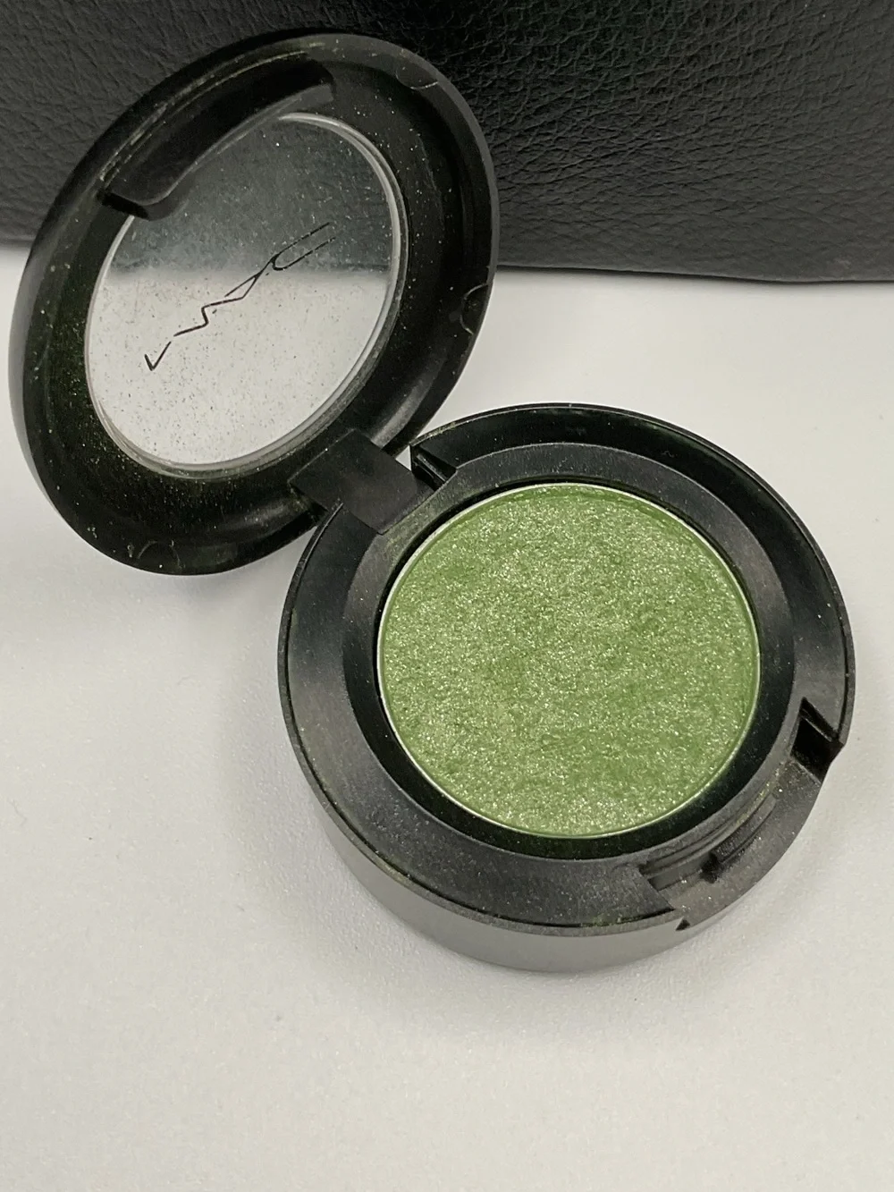 MAC Cosmetics Lustre Eyeshadow in Swimming